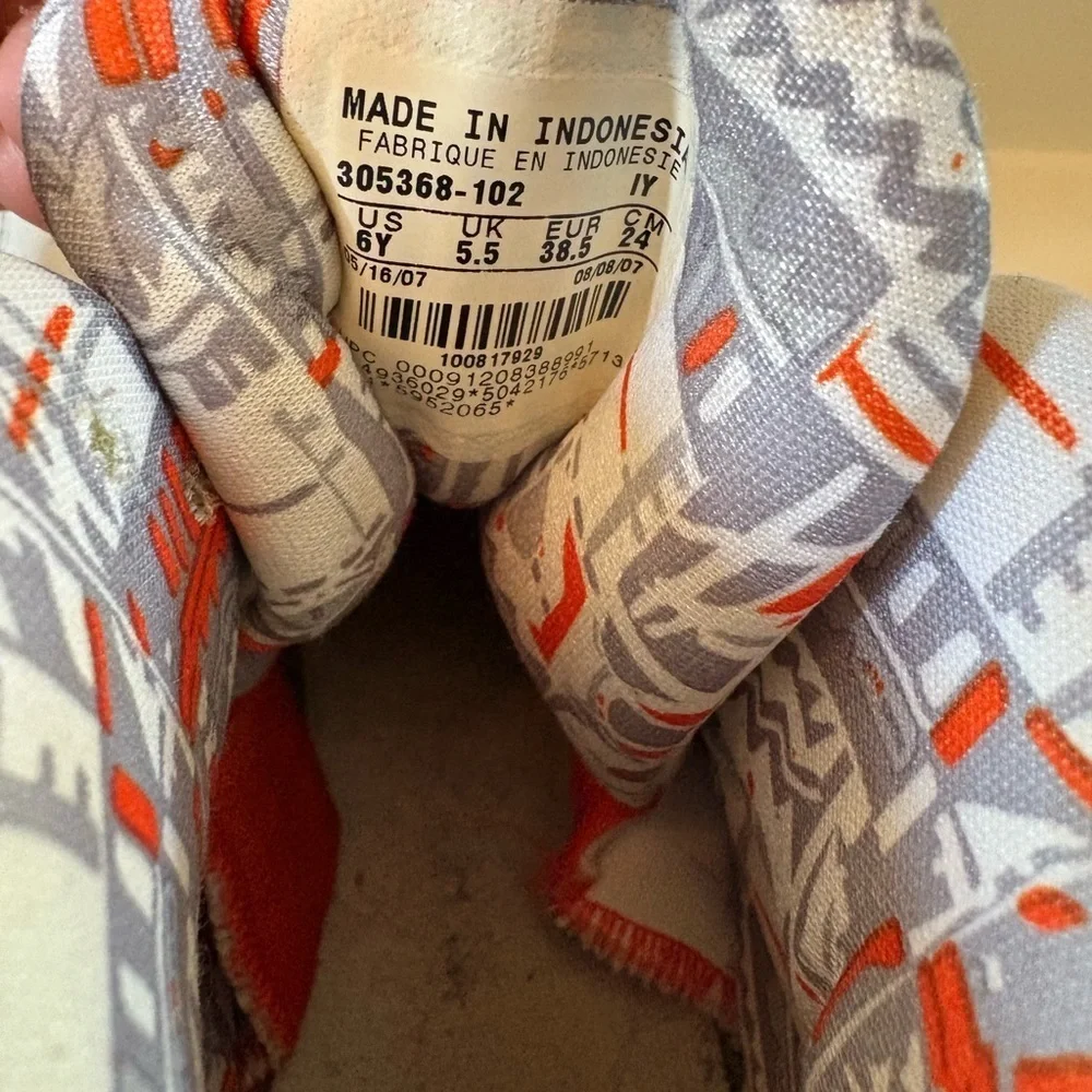Air Jordan Retro 8 - Orange Blaze - Boys Size 6Y (2007 Release)